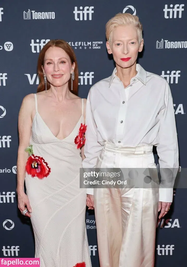 Julianne Moore Onlyfans Photo Gallery 