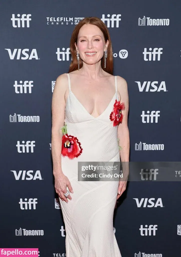 Julianne Moore Onlyfans Photo Gallery 