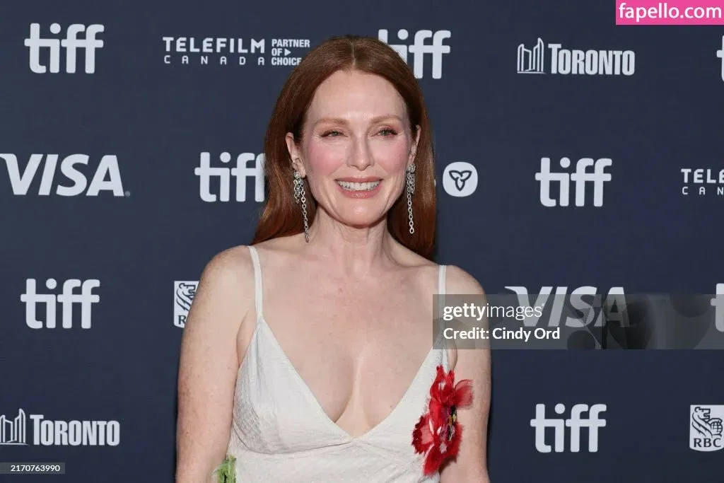 Julianne Moore Onlyfans Photo Gallery 