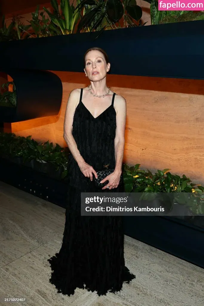 Julianne Moore Onlyfans Photo Gallery 