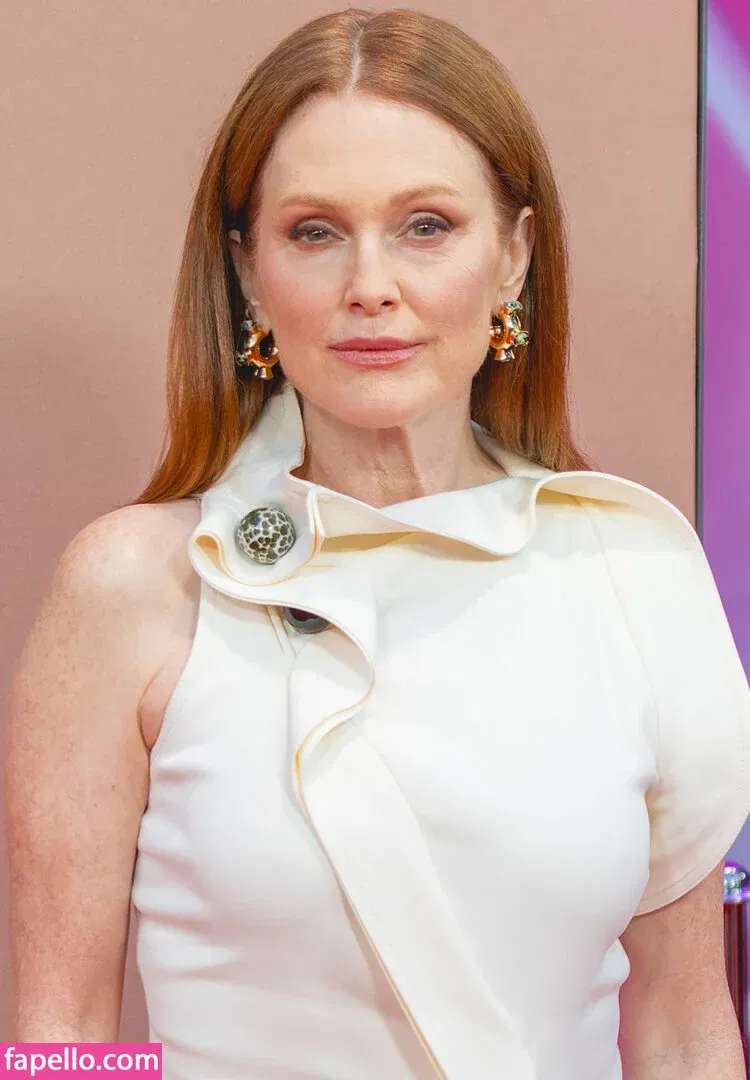 Julianne Moore Onlyfans Photo Gallery 