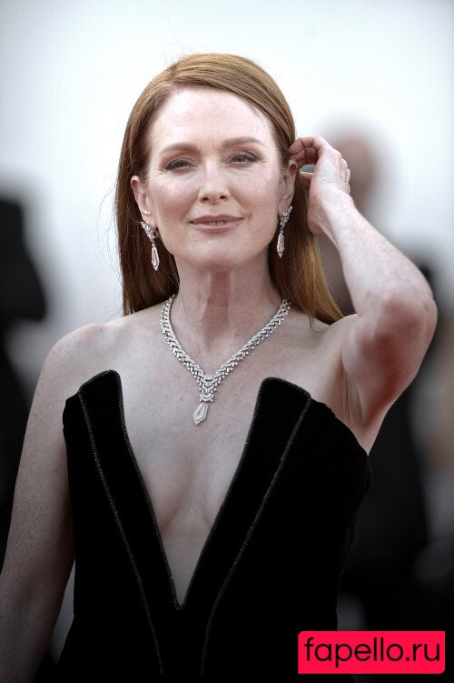 Julianne Moore Nude Onlyfans Photo 13