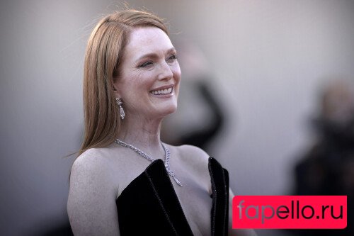 Julianne Moore Nude Onlyfans Photo 10
