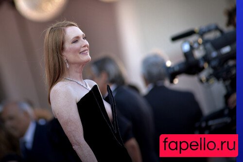Julianne Moore Nude Onlyfans Photo 9