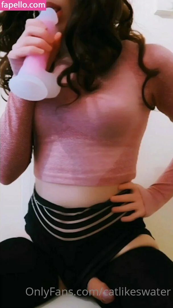 CatLikesWater Onlyfans Photo Gallery 
