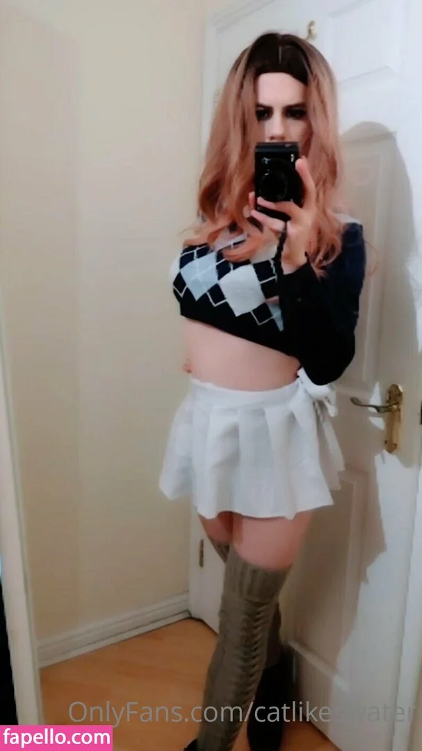 CatLikesWater Onlyfans Photo Gallery 