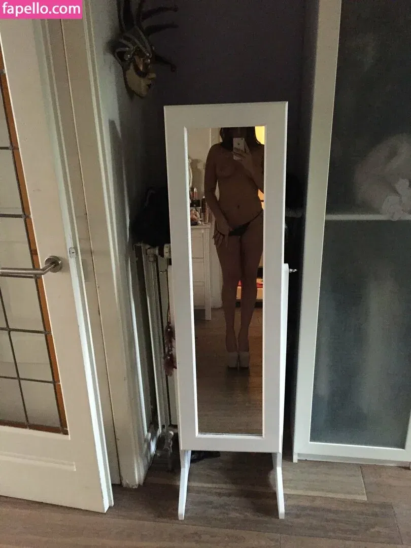 Laura Ponticorvo Onlyfans Photo Gallery 