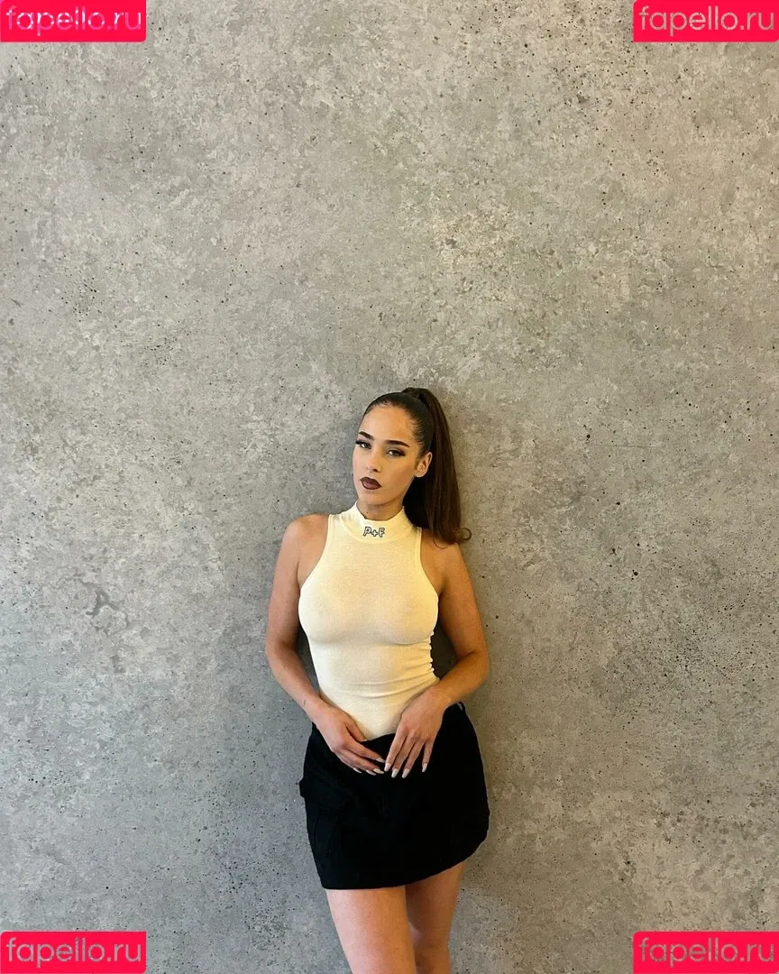 maetasworld Onlyfans Photo Gallery 