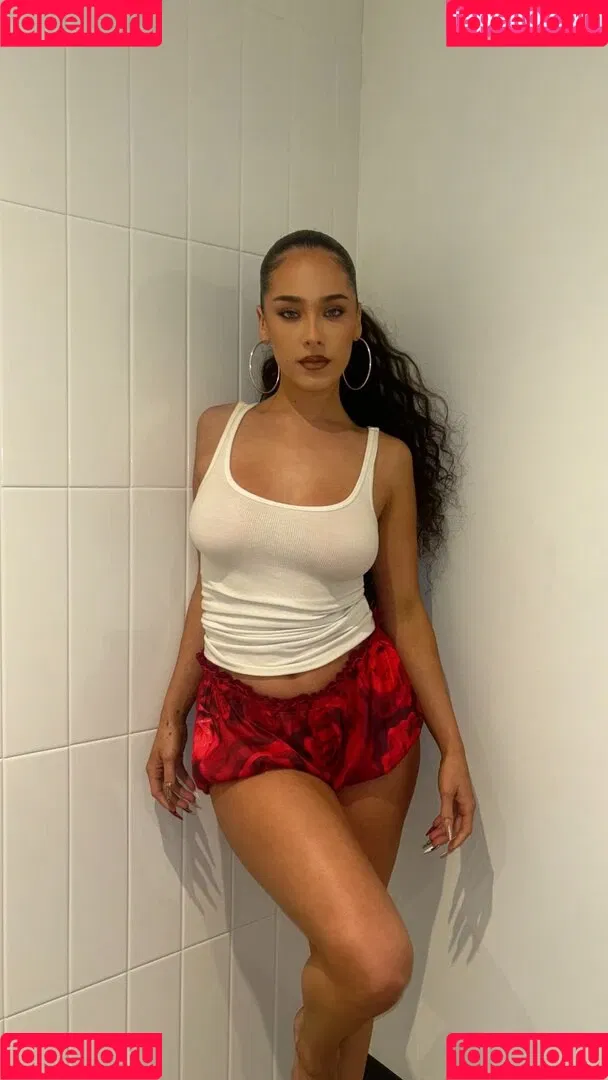 maetasworld Onlyfans Photo Gallery 