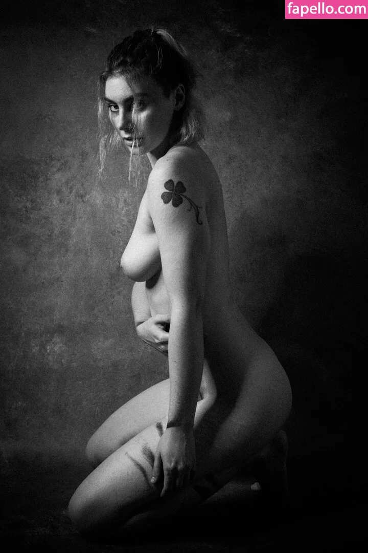 Muriel la Roja Onlyfans Photo Gallery 