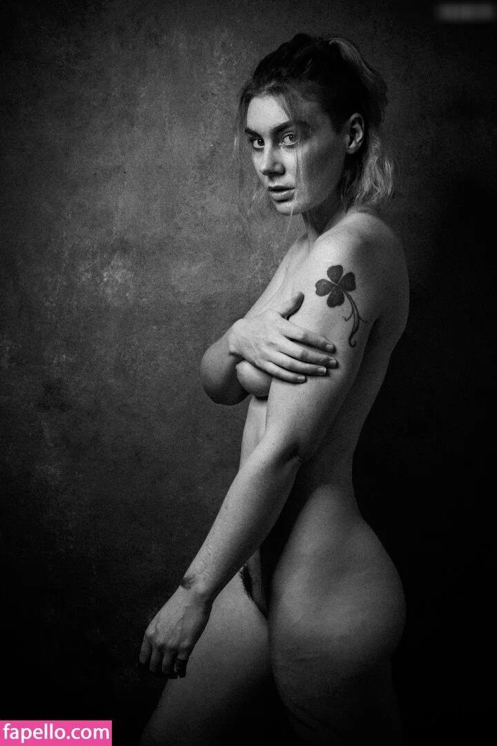 Muriel la Roja Onlyfans Photo Gallery 