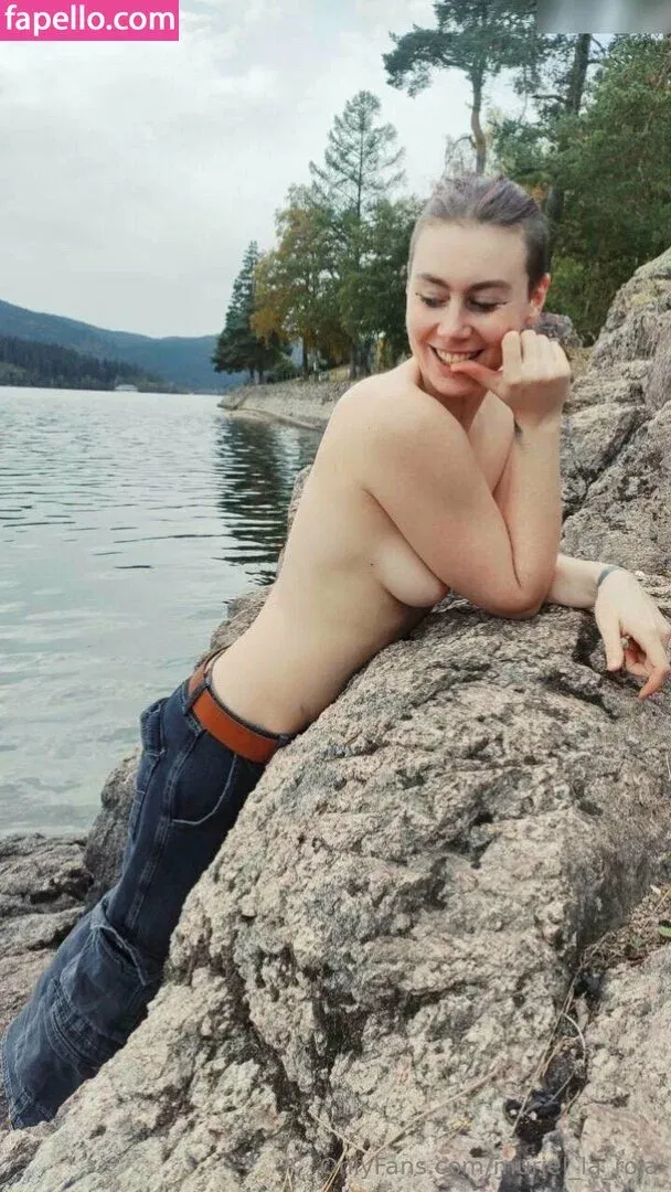 Muriel la Roja Onlyfans Photo Gallery 