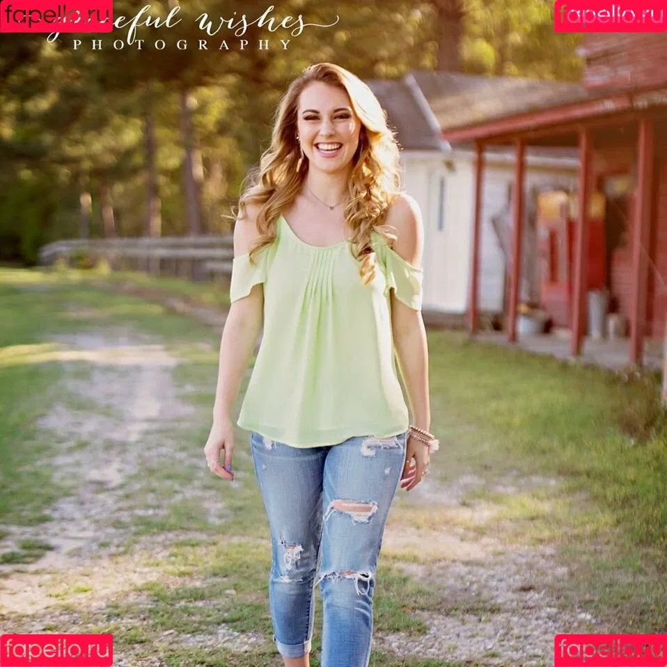 Emilee Atchley Onlyfans Photo Gallery 