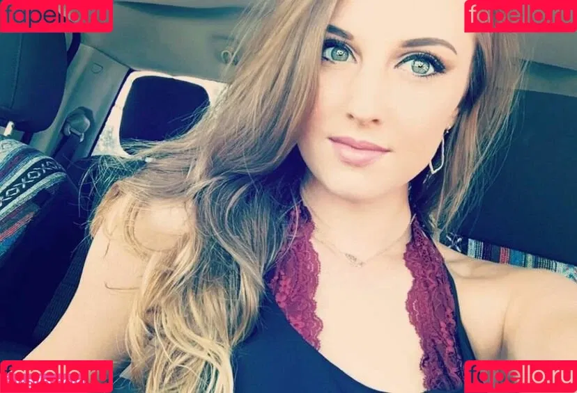Emilee Atchley Onlyfans Photo Gallery 