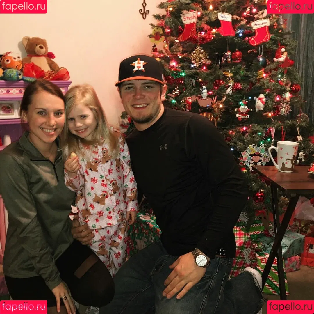 Emilee Atchley Onlyfans Photo Gallery 