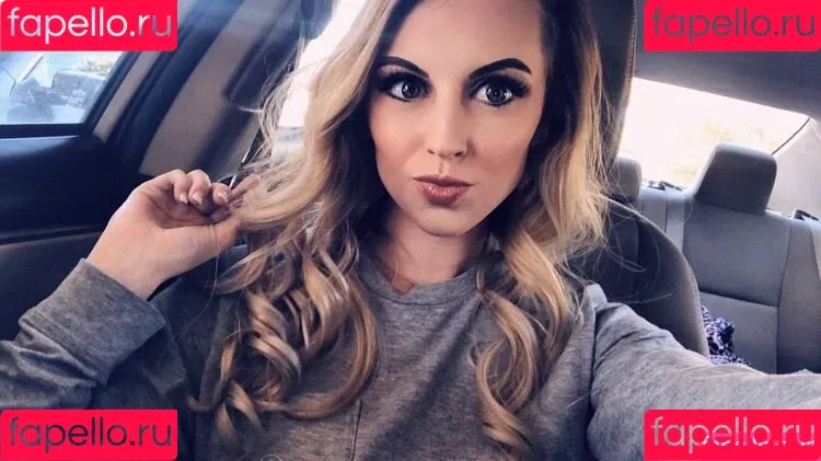 Emilee Atchley Onlyfans Photo Gallery 