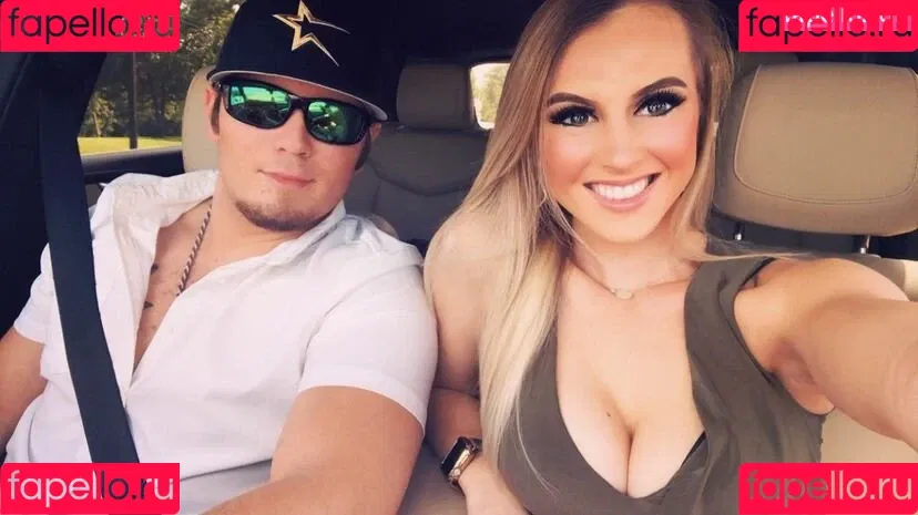 Emilee Atchley Onlyfans Photo Gallery 