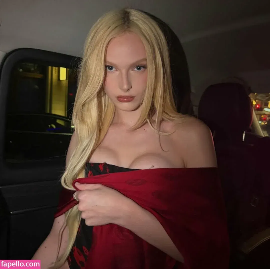 Alex Consani Onlyfans Photo Gallery 