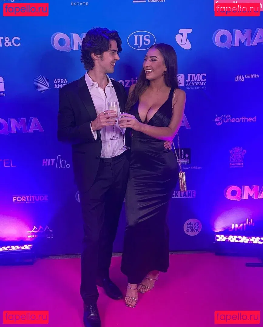 moremolly Onlyfans Photo Gallery 