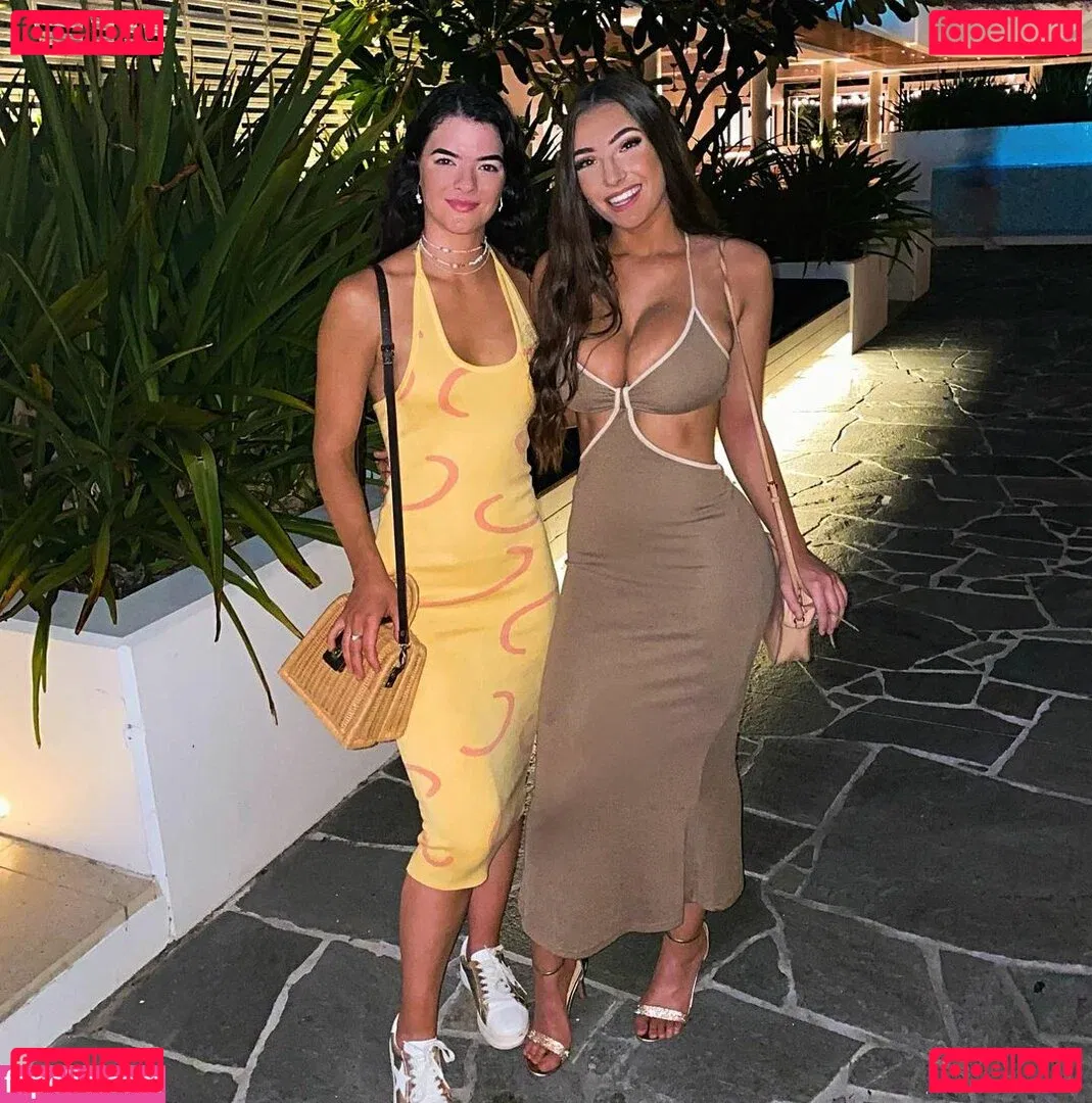 moremolly Onlyfans Photo Gallery 