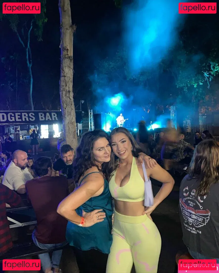 moremolly Onlyfans Photo Gallery 