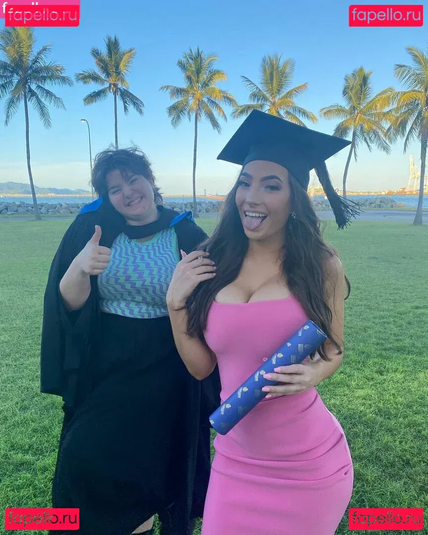 moremolly Onlyfans Photo Gallery 