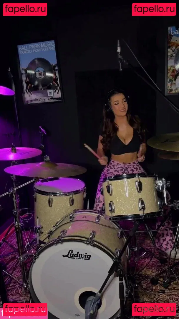 moremolly Onlyfans Photo Gallery 