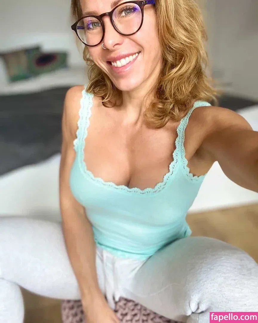 YourFriendsHotMomVIP Onlyfans Photo Gallery 