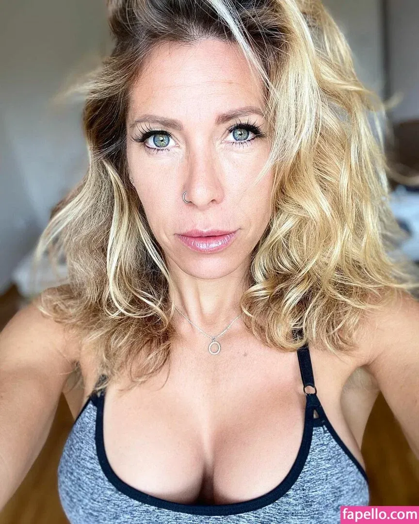 YourFriendsHotMomVIP Onlyfans Photo Gallery 