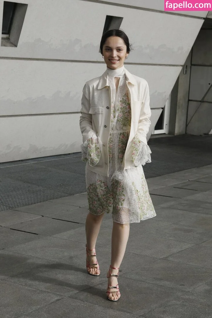 Lola Le Lann Onlyfans Photo Gallery 