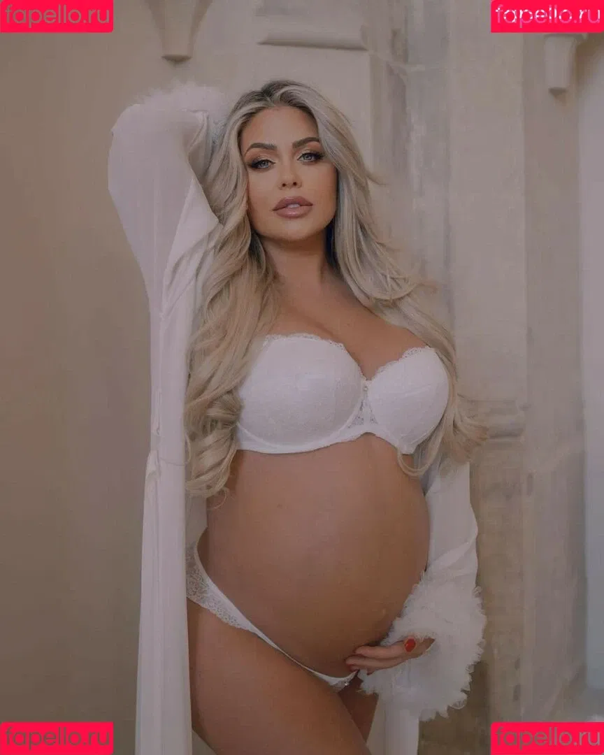 Bianca Gascoigne Onlyfans Photo Gallery 