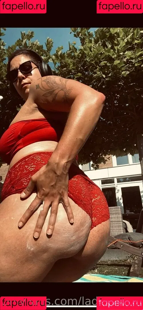 ladywheadphones Onlyfans Photo Gallery 
