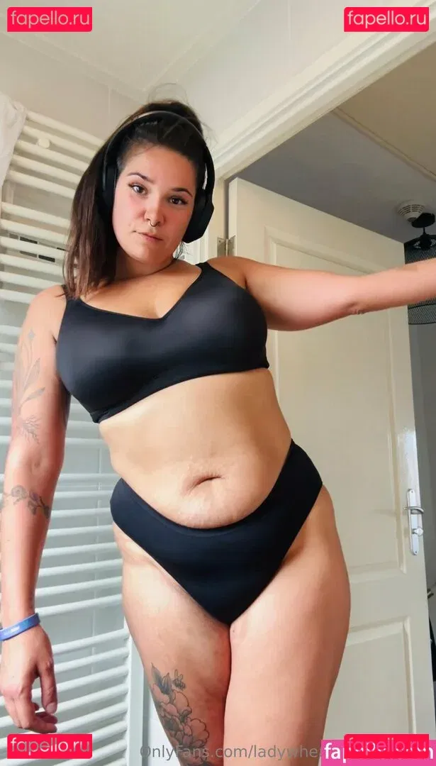 ladywheadphones Onlyfans Photo Gallery 