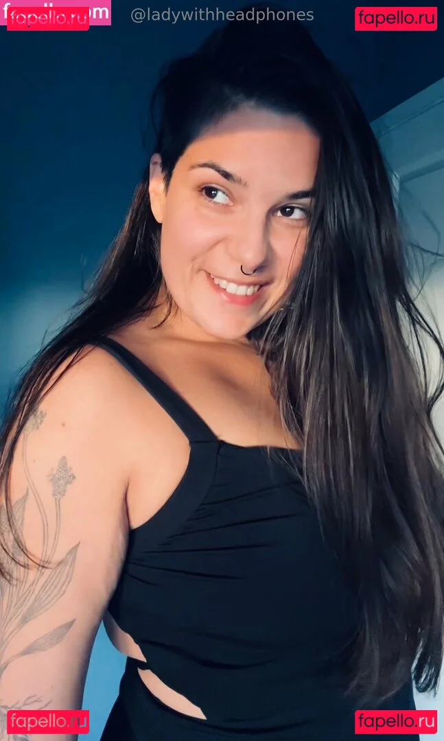 ladywheadphones Onlyfans Photo Gallery 