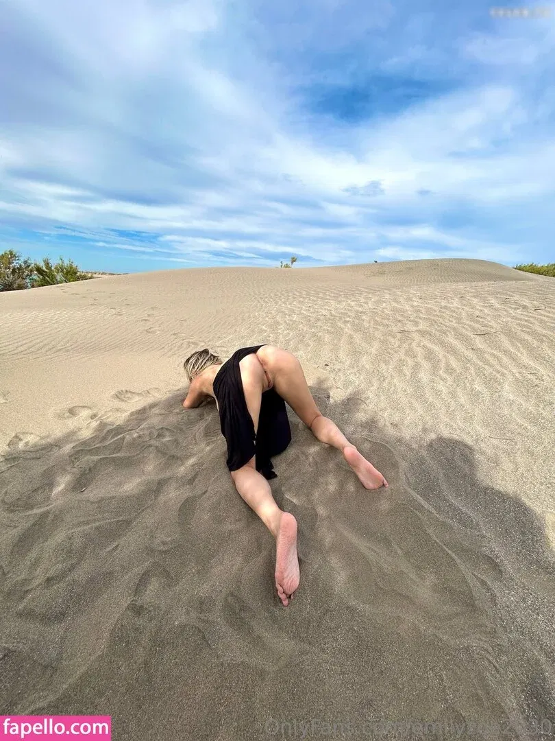 Emilyzoe2030 Onlyfans Photo Gallery 