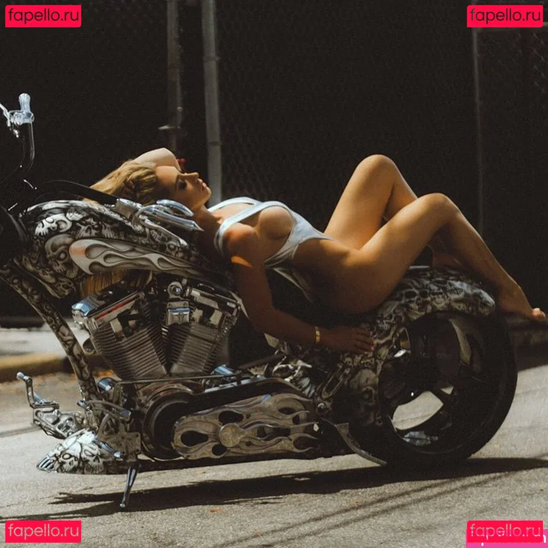 Lívia Gullo Onlyfans Photo Gallery 