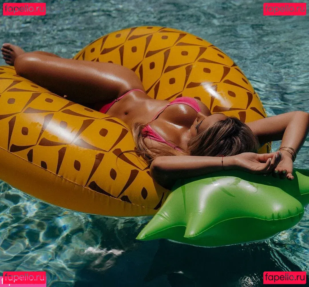 Lívia Gullo Onlyfans Photo Gallery 