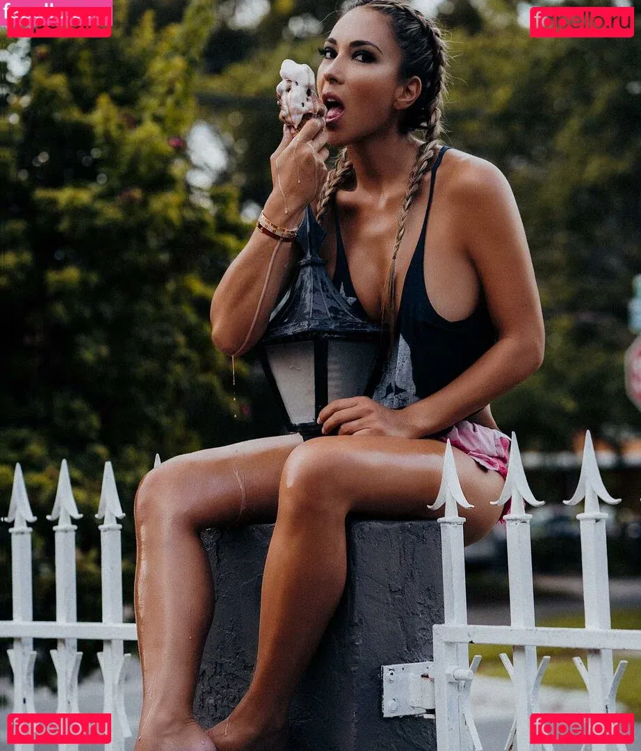 Lívia Gullo Onlyfans Photo Gallery 