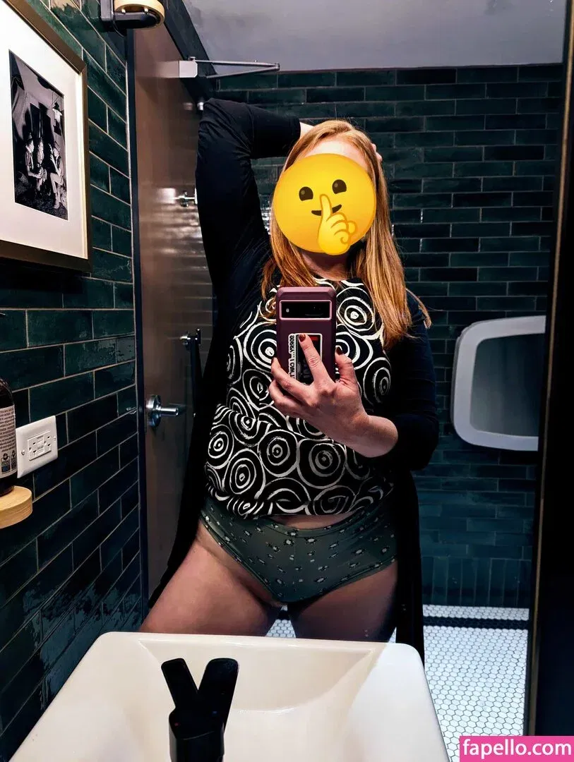 FrecklesAndFelines Onlyfans Photo Gallery 