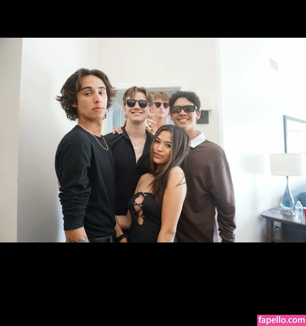 Krischelle Delgado Onlyfans Photo Gallery 