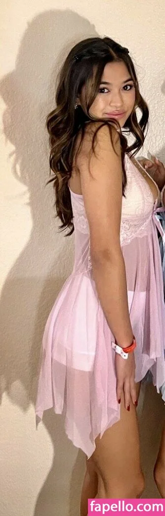 Krischelle Delgado Onlyfans Photo Gallery 