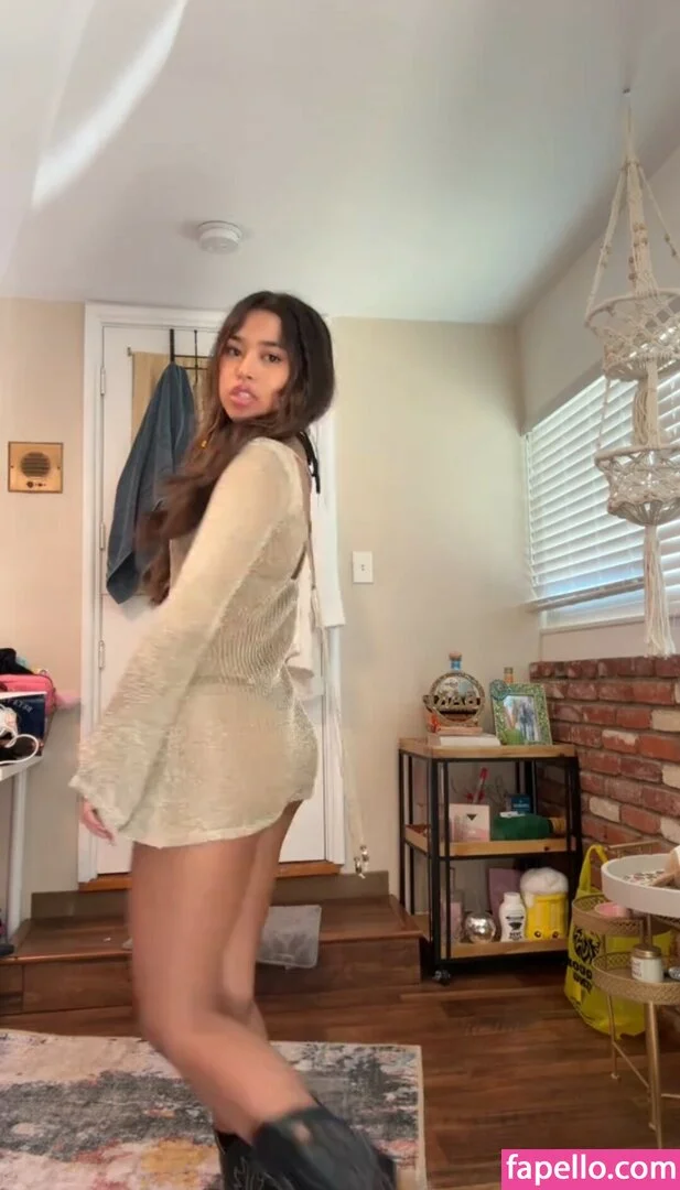 Krischelle Delgado Onlyfans Photo Gallery 