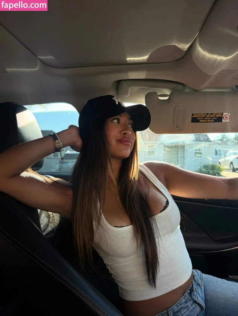 Krischelle Delgado Onlyfans Photo Gallery 
