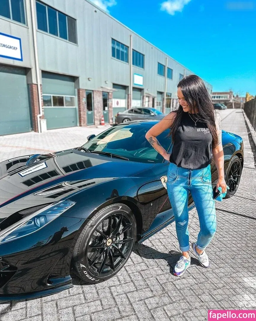 Detailing Girl Onlyfans Photo Gallery 