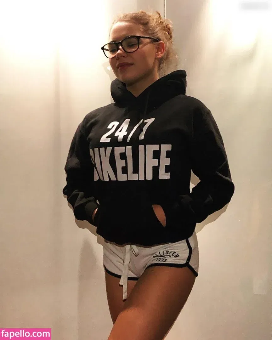 alisa_mach Onlyfans Photo Gallery 