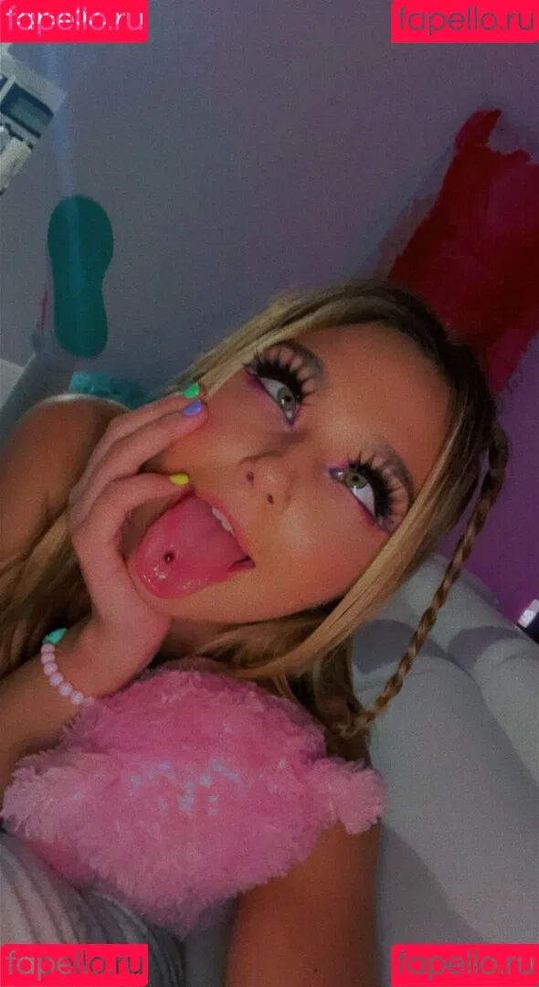 Mia Kay Onlyfans Photo Gallery 