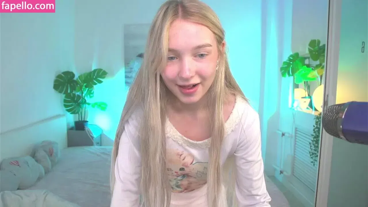 Tiny_Flame Onlyfans Photo Gallery 