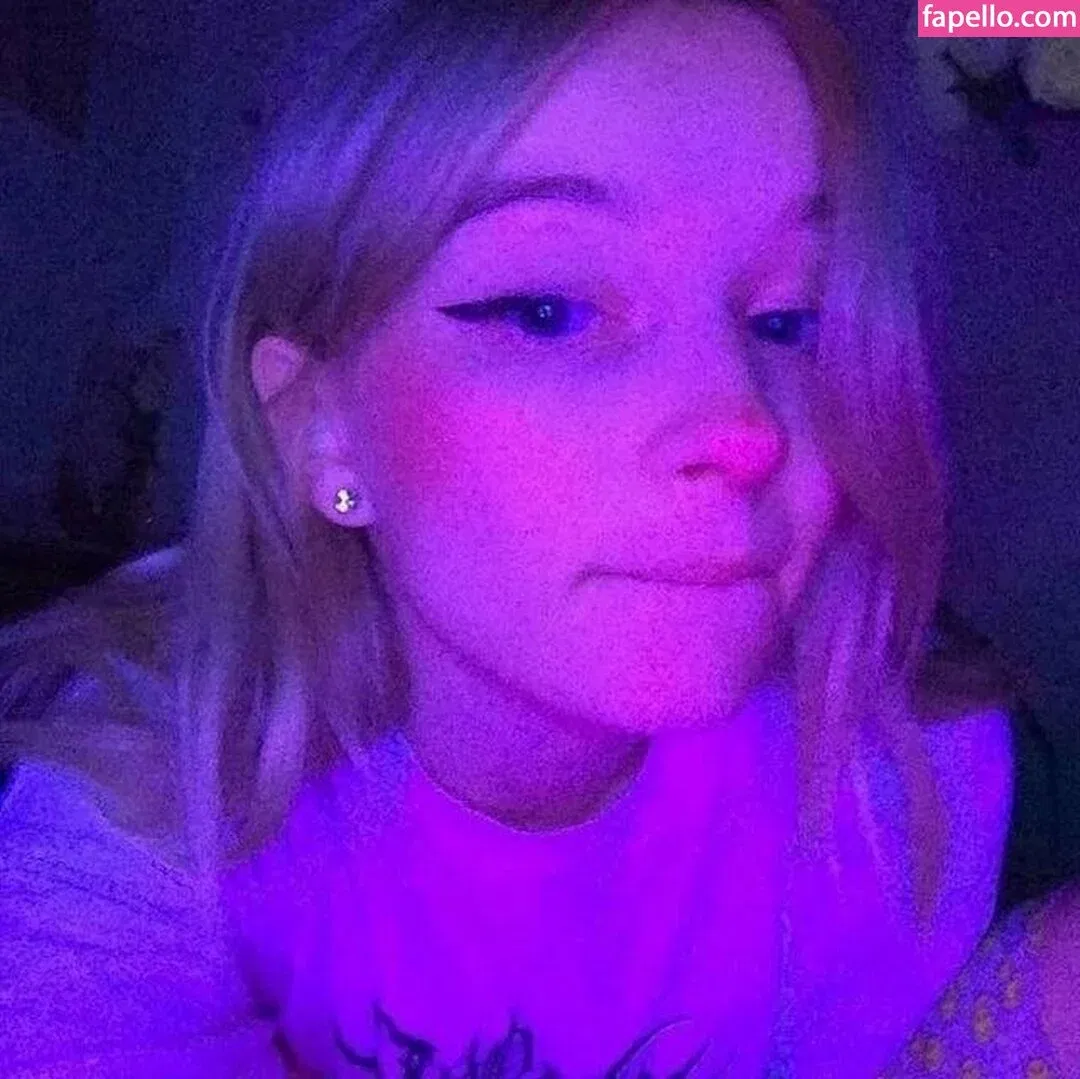 Tiny_Flame Onlyfans Photo Gallery 