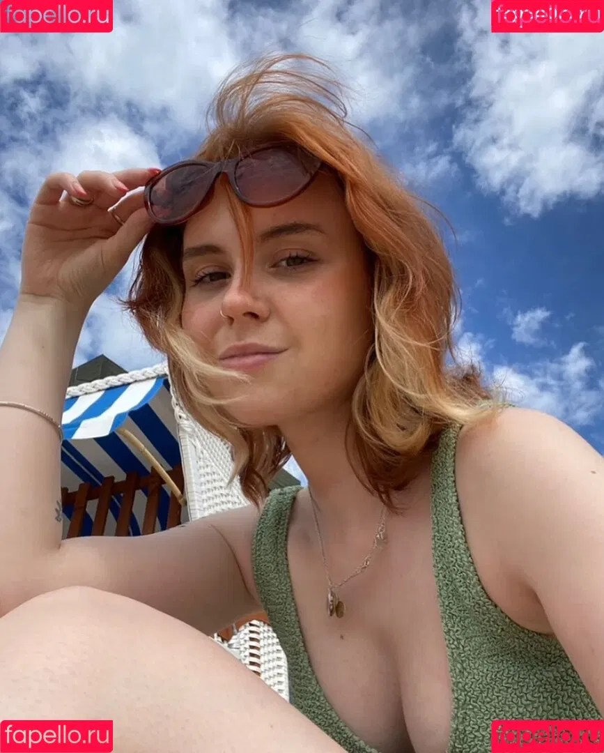Lena blauer Haken Onlyfans Photo Gallery 