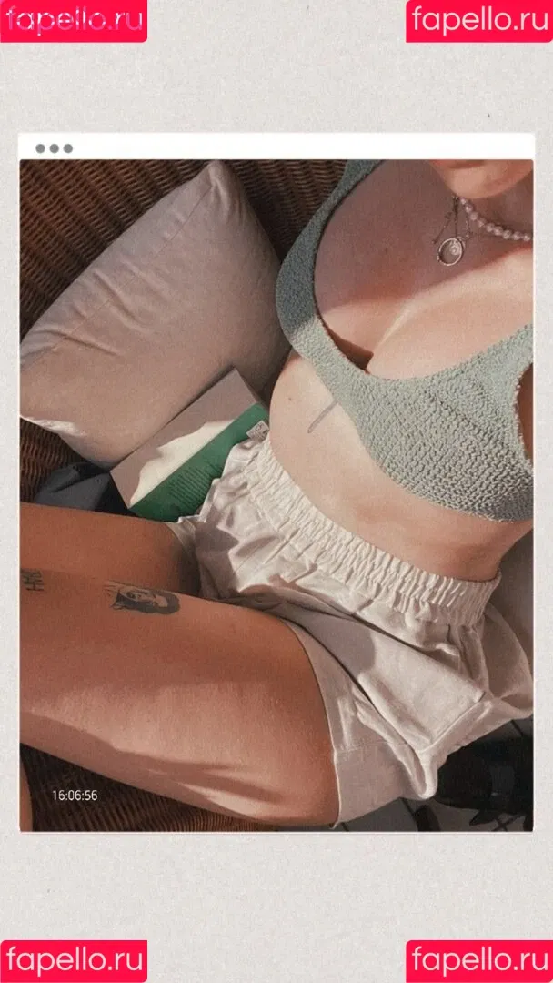 Lena blauer Haken Onlyfans Photo Gallery 